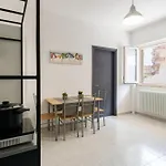 La Selenite Apartment *